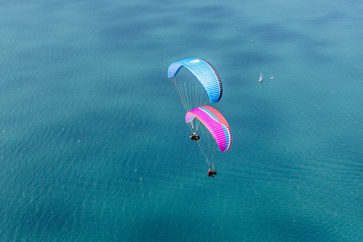 parapendii e lago di garda