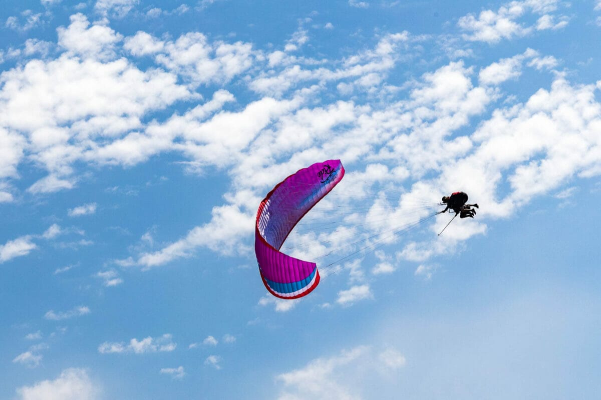 acrobazia in parapendio