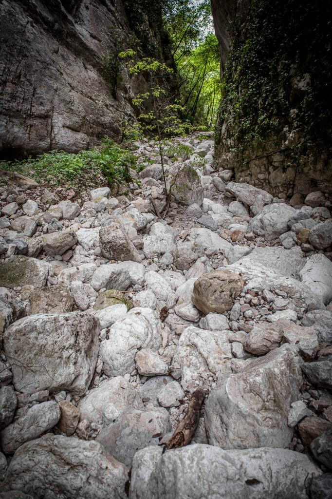 trail to the hidden stone in brenzone