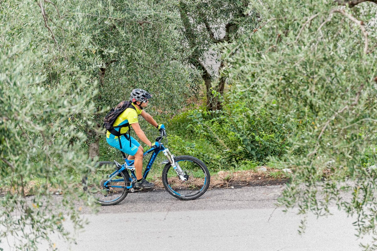 salita sulla via panoramica in bici