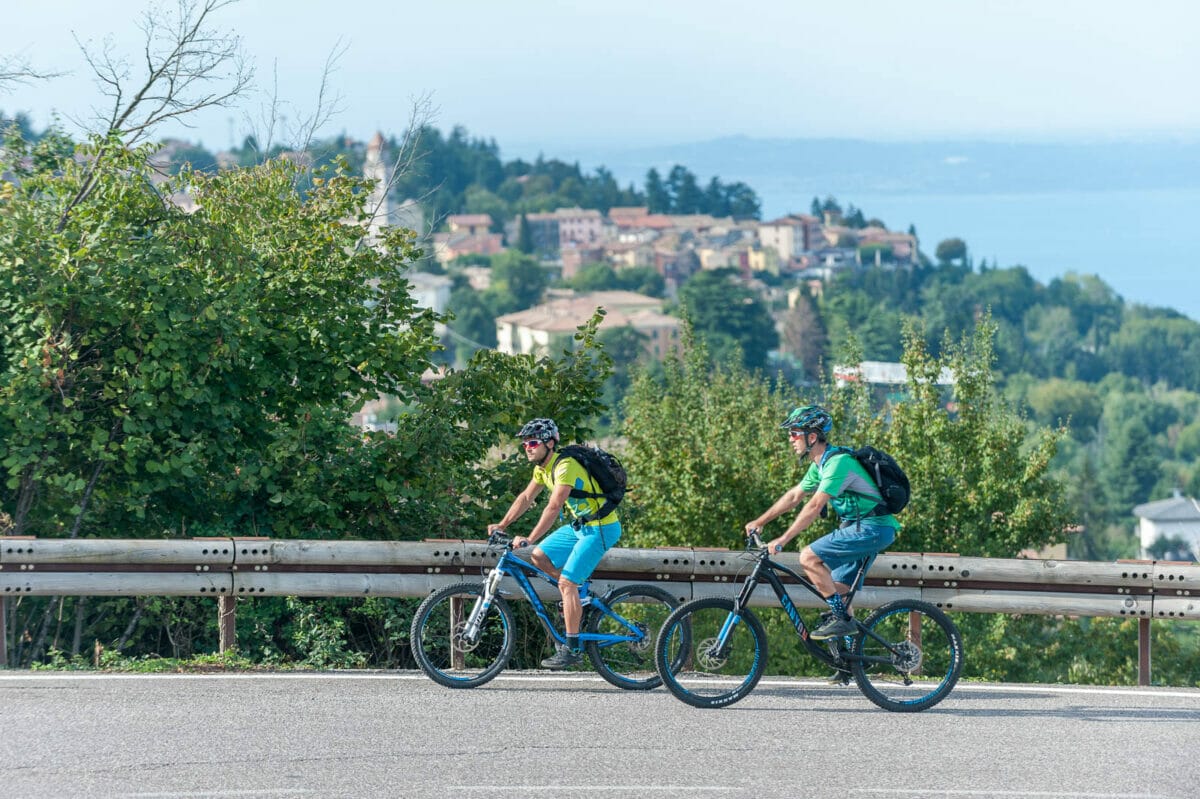 strasse nach prada mit dem fahrrad