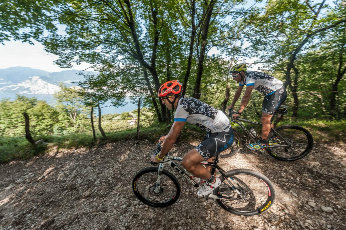 discesa in bici su sentiero a san michele