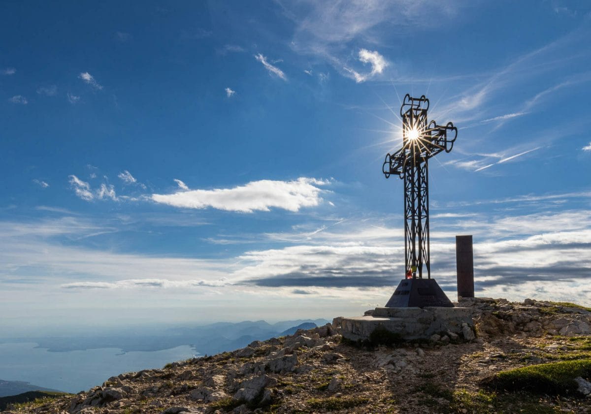 Summit cross at Telegrafo peak