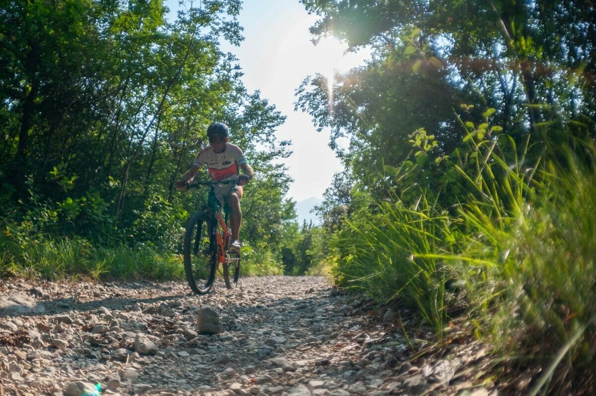 mtb su strada bianca