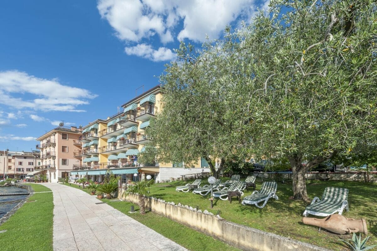 hotel nettuno giardino sul lungolago