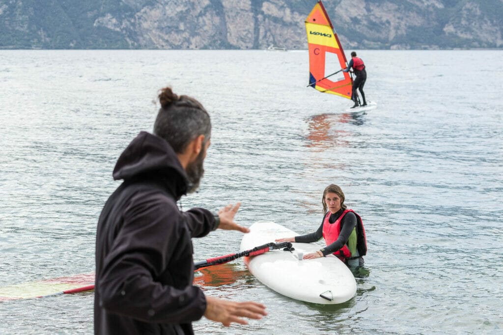 03Einsteigerkurs im Windsurfen malcesine gardasee 360gardalife 1024x683