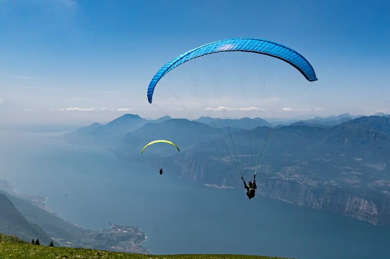 couple of paragliding