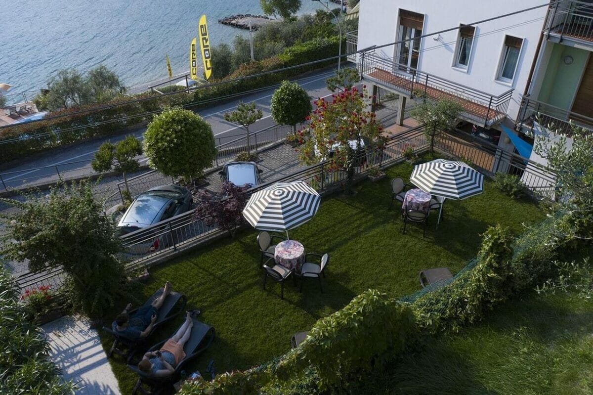 villa edera giardino e parcheggio