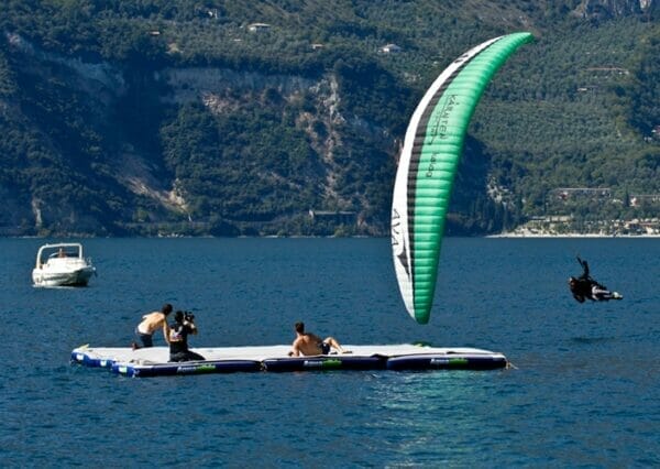 atterraggio sul lago