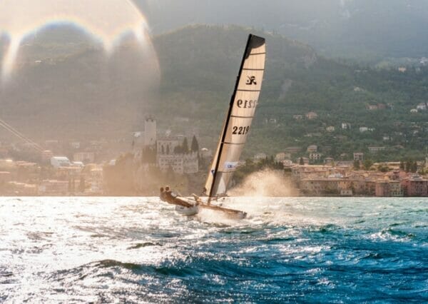 catamarano al lago di garda col peler