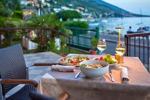 08 Ristorante Pizzeria Rosa Beach Malcesine 360gardalife 500x334