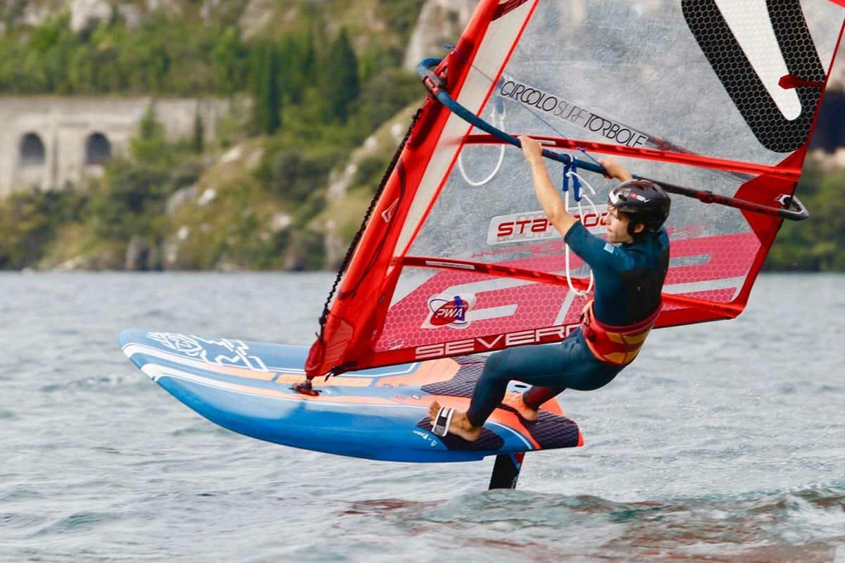 windsurf foilen lernen am gardasee