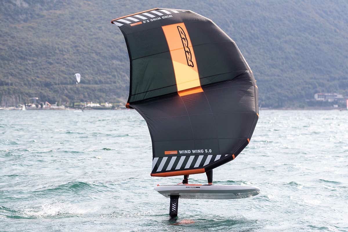 Wing foil, how to start: kit, where to learn and what's to know about Lake  Garda spots.