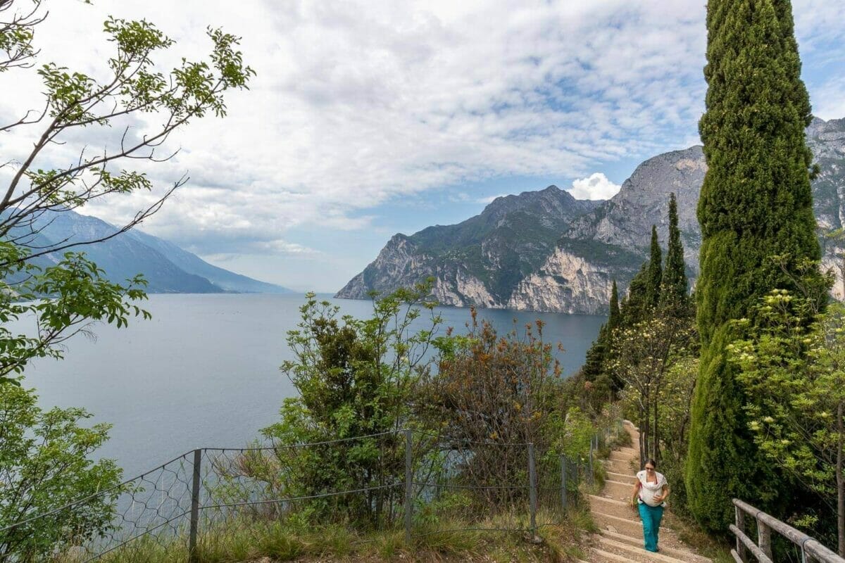 Scalinata Monte Brione vista lago