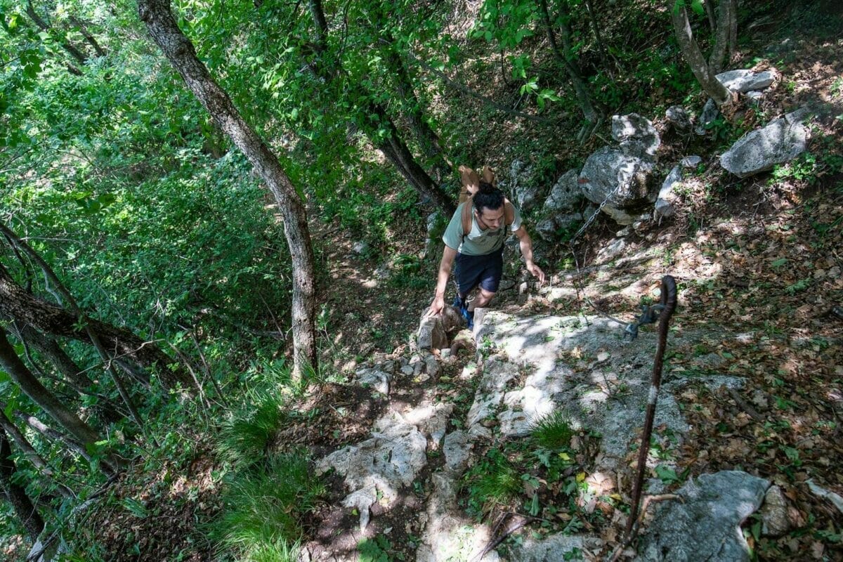Ausgerüsteten Weg in Richtung Cima Comer