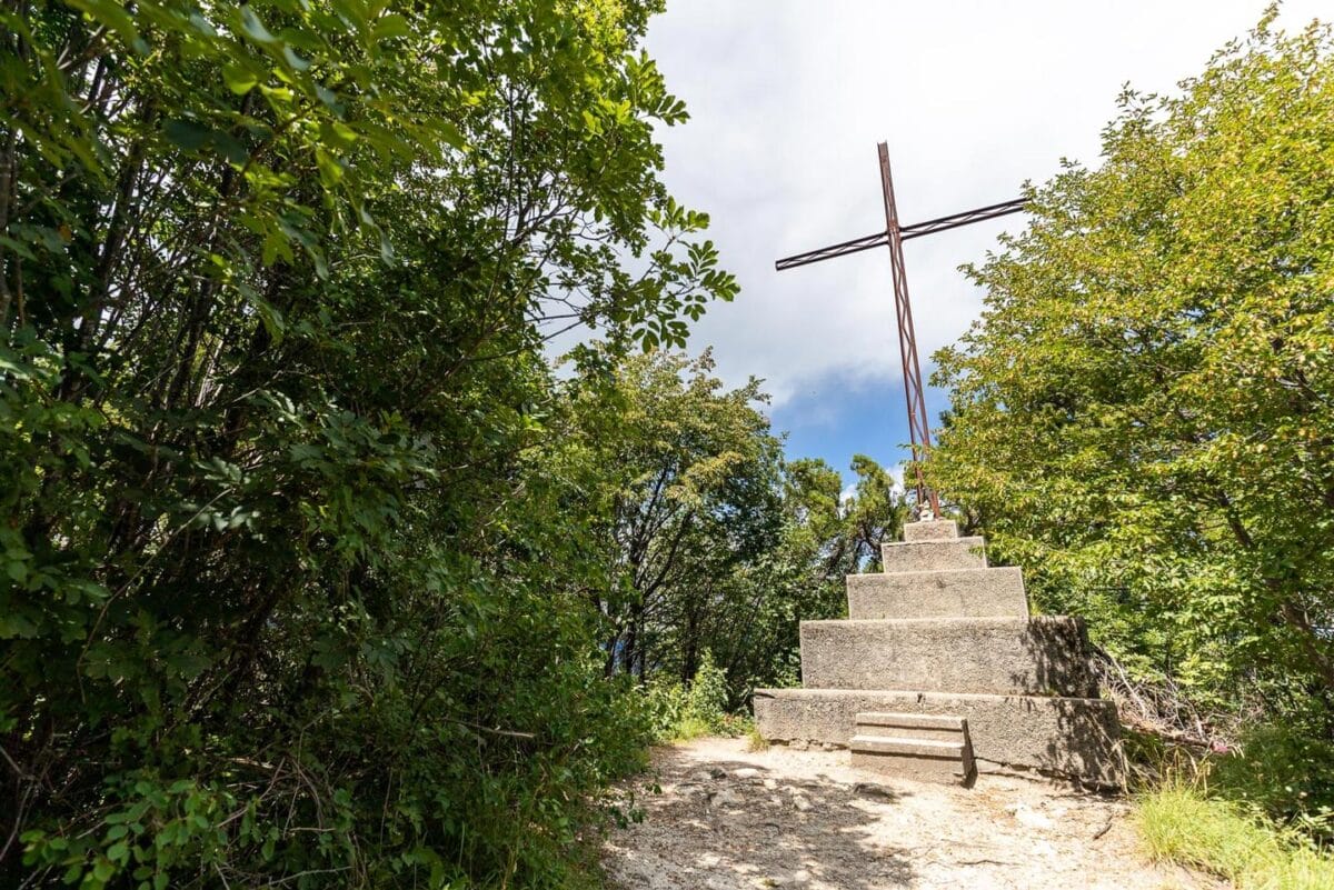 Mount Cas, summit cross