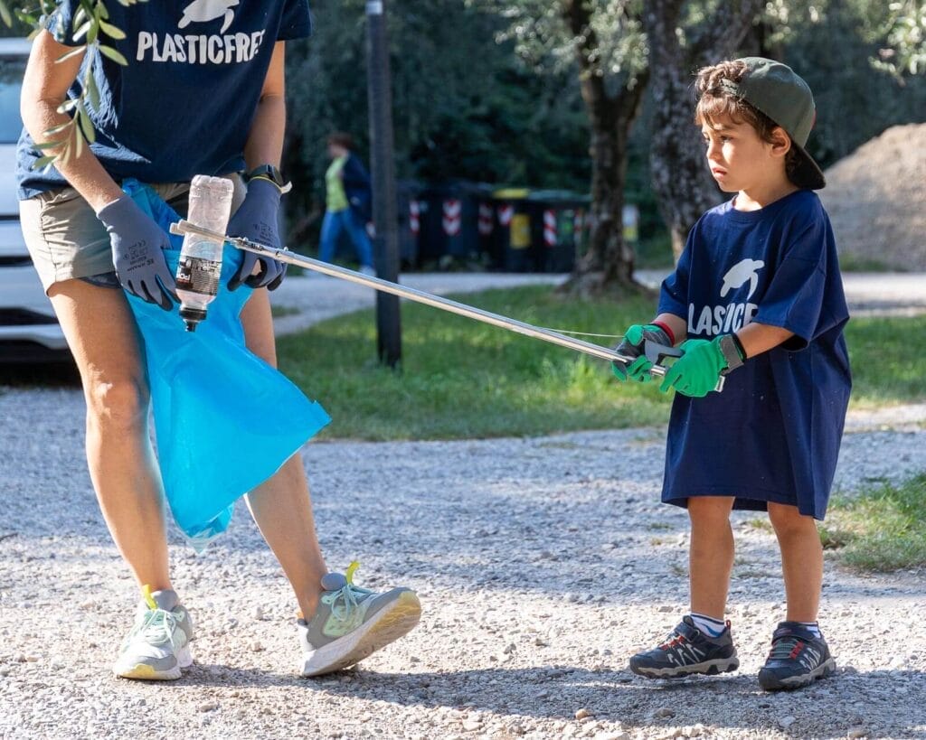 Bambino volontario Plastic Free Bambino volontario Plastic Free